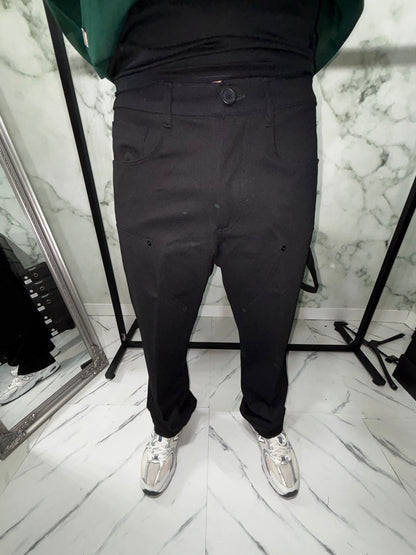 Person wearing Cargo 2.0 Tech Baggy pants in black with sneakers, displaying the baggy fit and modern style.