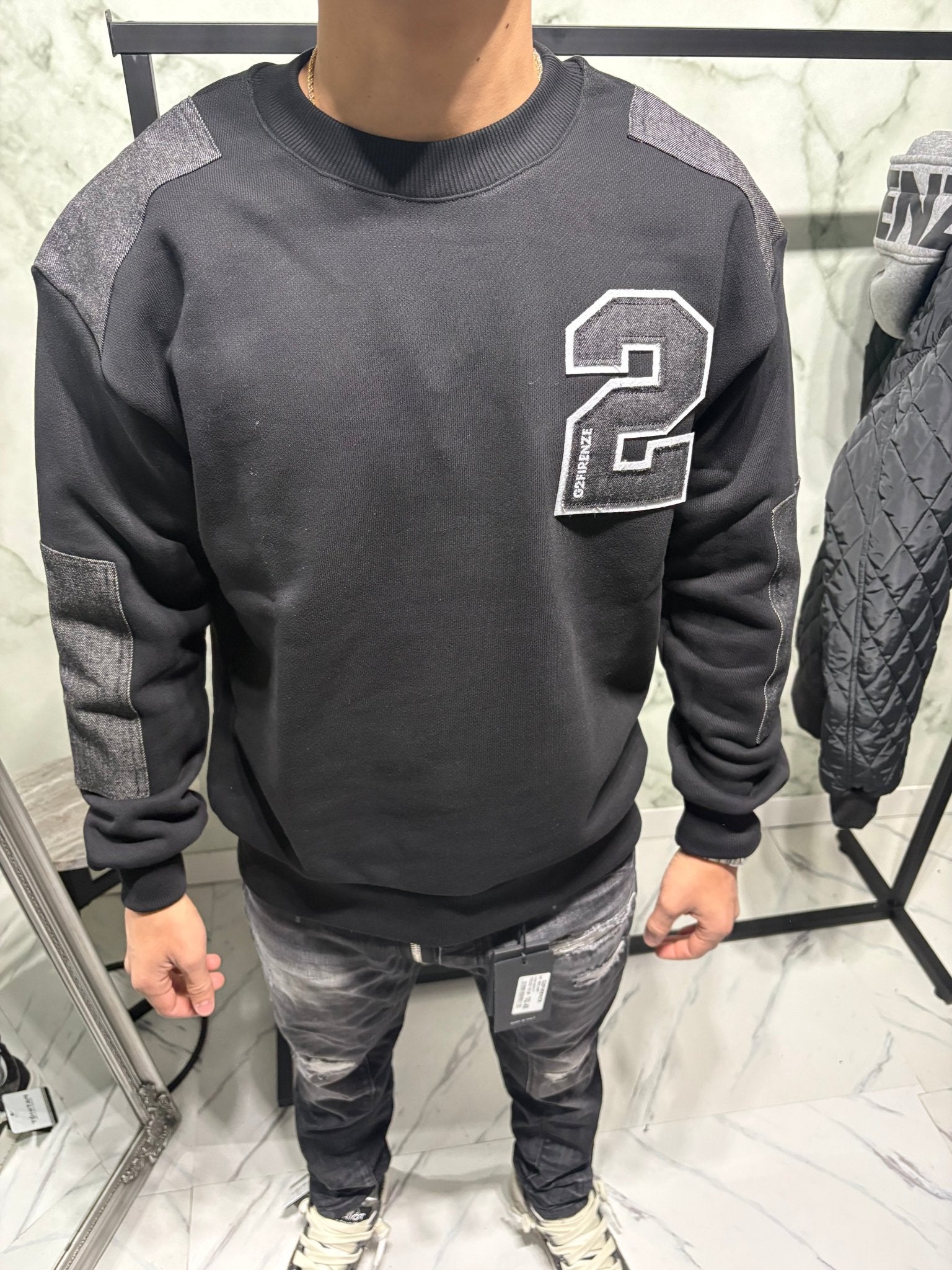 Felpa G2 Firenze College Patch con logo "2" ricamato, stile urban varsity, cotone e denim grigio, perfetta per streetwear moderno.